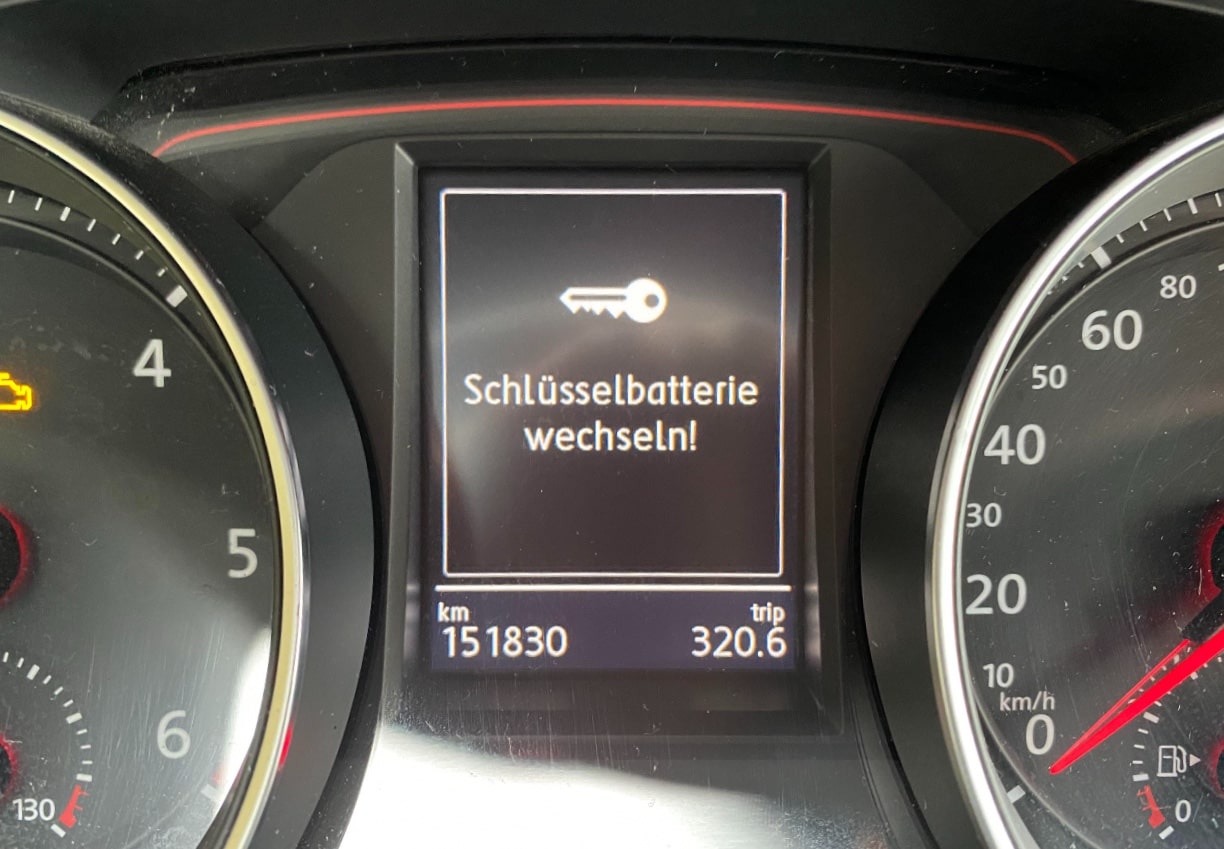 VW Tiguan: Schlüssel Batterie wechseln ✓ 